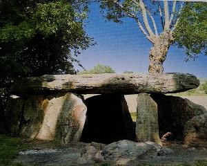 Dolmen de la Pierre Ces�e � Soucelles 