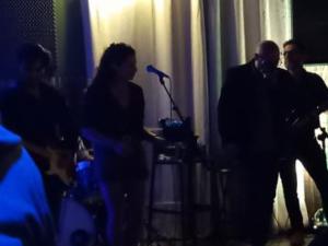 concert avec Mojo Hounds au vestiaire