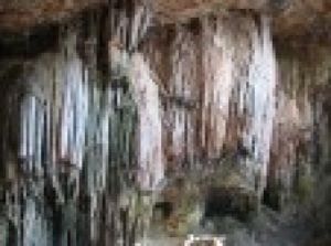 La grotte des Fes au dpart d'Arboras