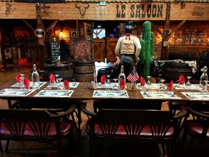 Restaurant et/o danser au saloon