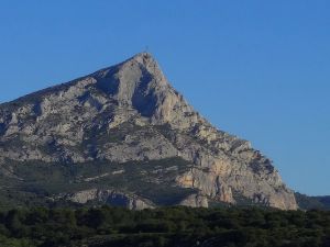 Sentiers oublis au pied de la Sainte-Victoire