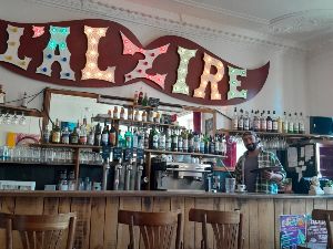 Petit caf  l'auberge Culturelle l'Alzire de Jarn