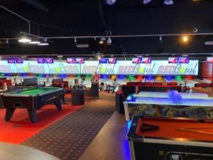 Billard flchettes au  Red Bowl Ste Gemmes sur L