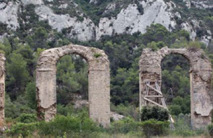 Meyrargues ,  par les falaises de la Marine